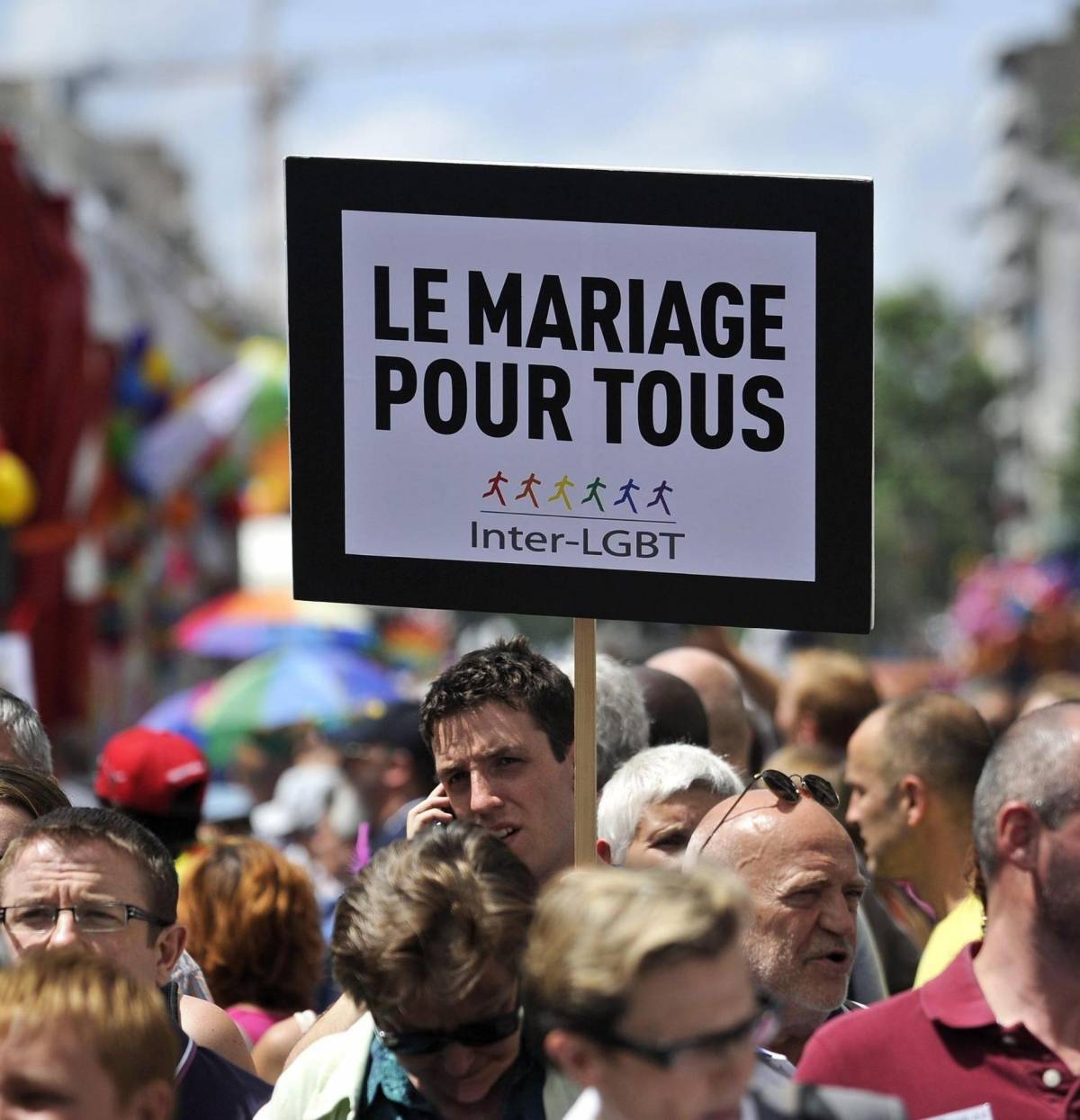 Nozze e adozioni gay Parigi vara la legge ma si va allo scontro