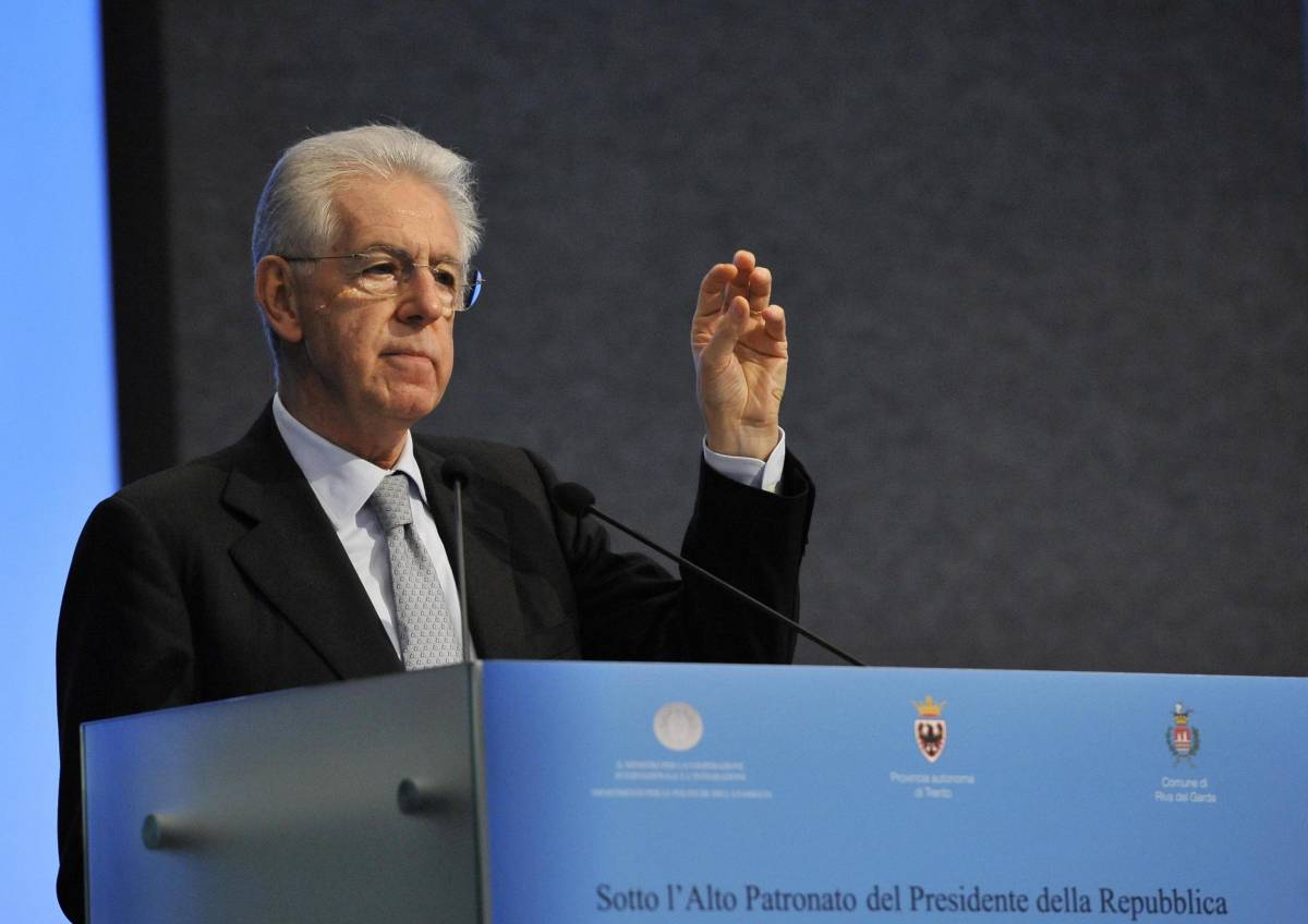 Il premier Mario Monti durante il suo intervento al festival della Famiglia