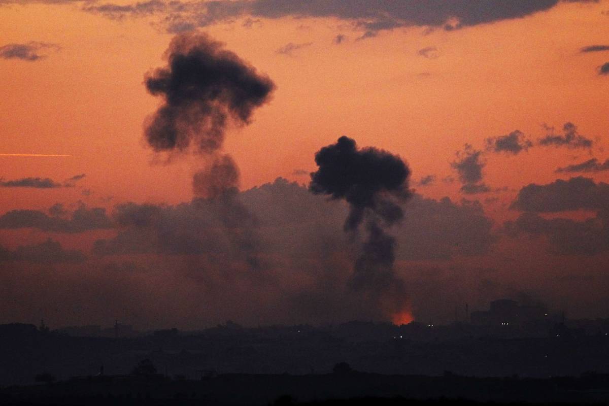 Israele attacca Gaza, minacce di guerra