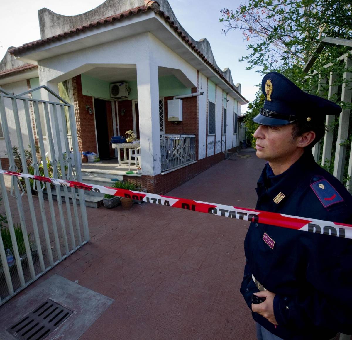 Murate in casa dai mariti: è un giallo