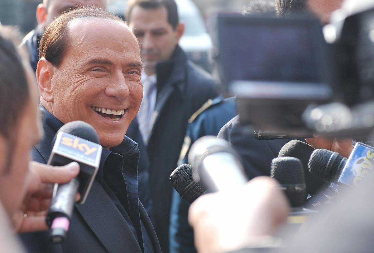 Berlusconi boccia Monti: "Con lui un anno di disastri Italiani disgustati dai partiti"