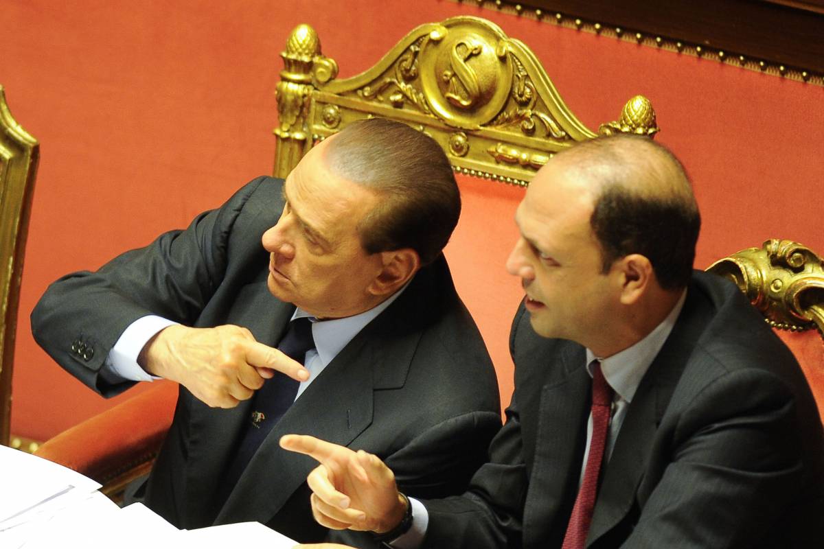 L'ex premier Silvio Berlusconi e il segretario del Pdl Angelino Alfano