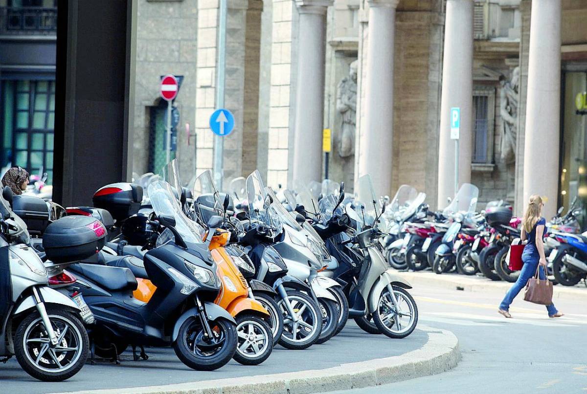 Parcheggi, la rivolta degli scooteristi