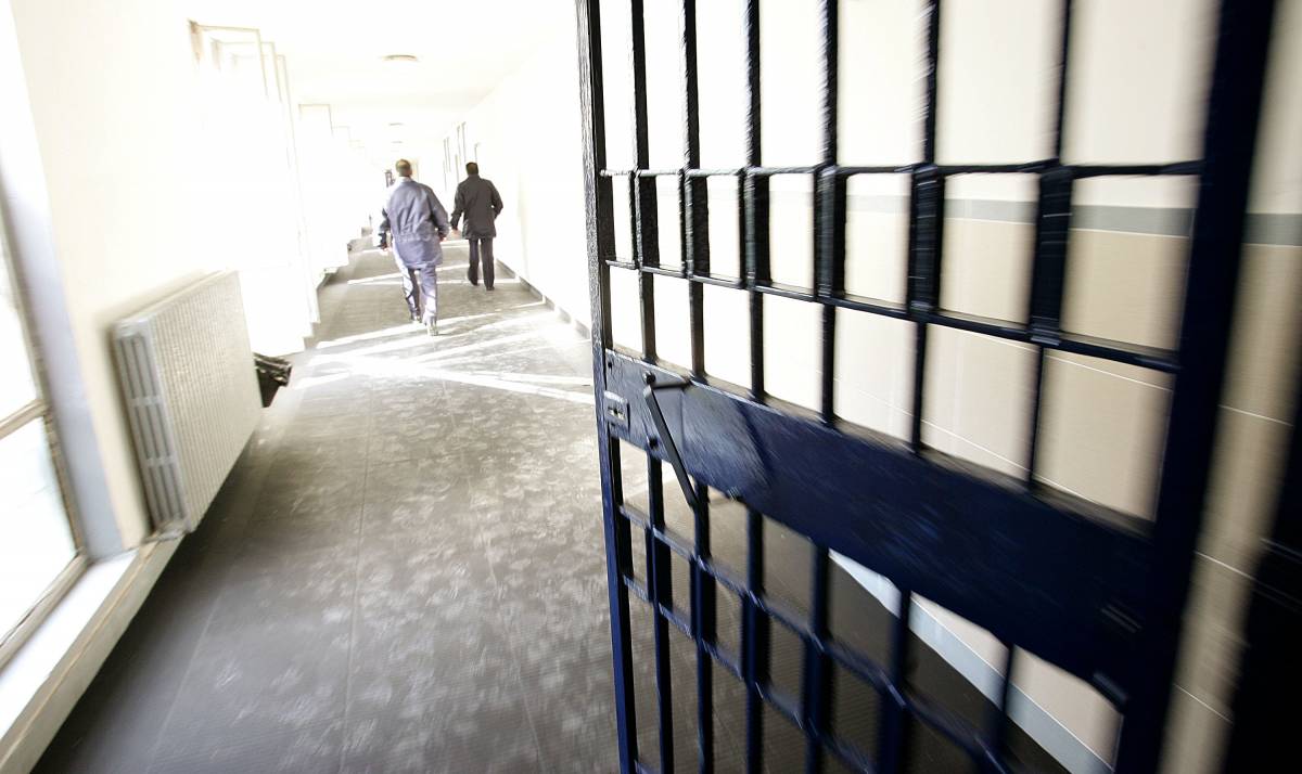Avellino, quattro detenuti fuggono dal carcere: ripreso uno dei quattro