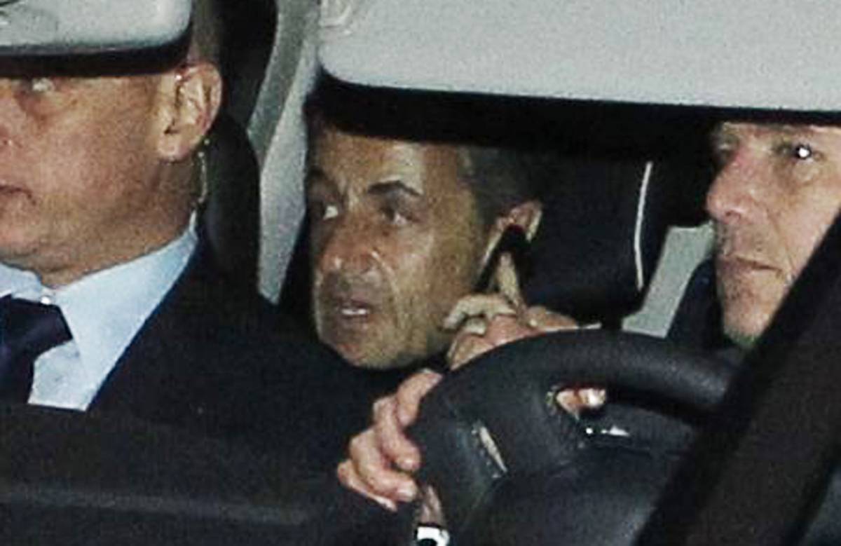 Sarkozy in tribunale, il suo partito nel caos 