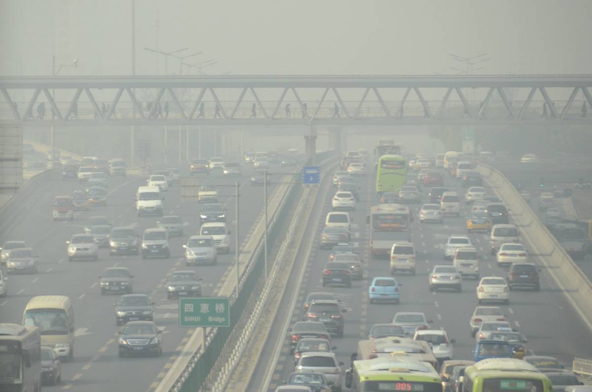 Smog, riscaldamenti abbassati e stop alle auto senza filtro