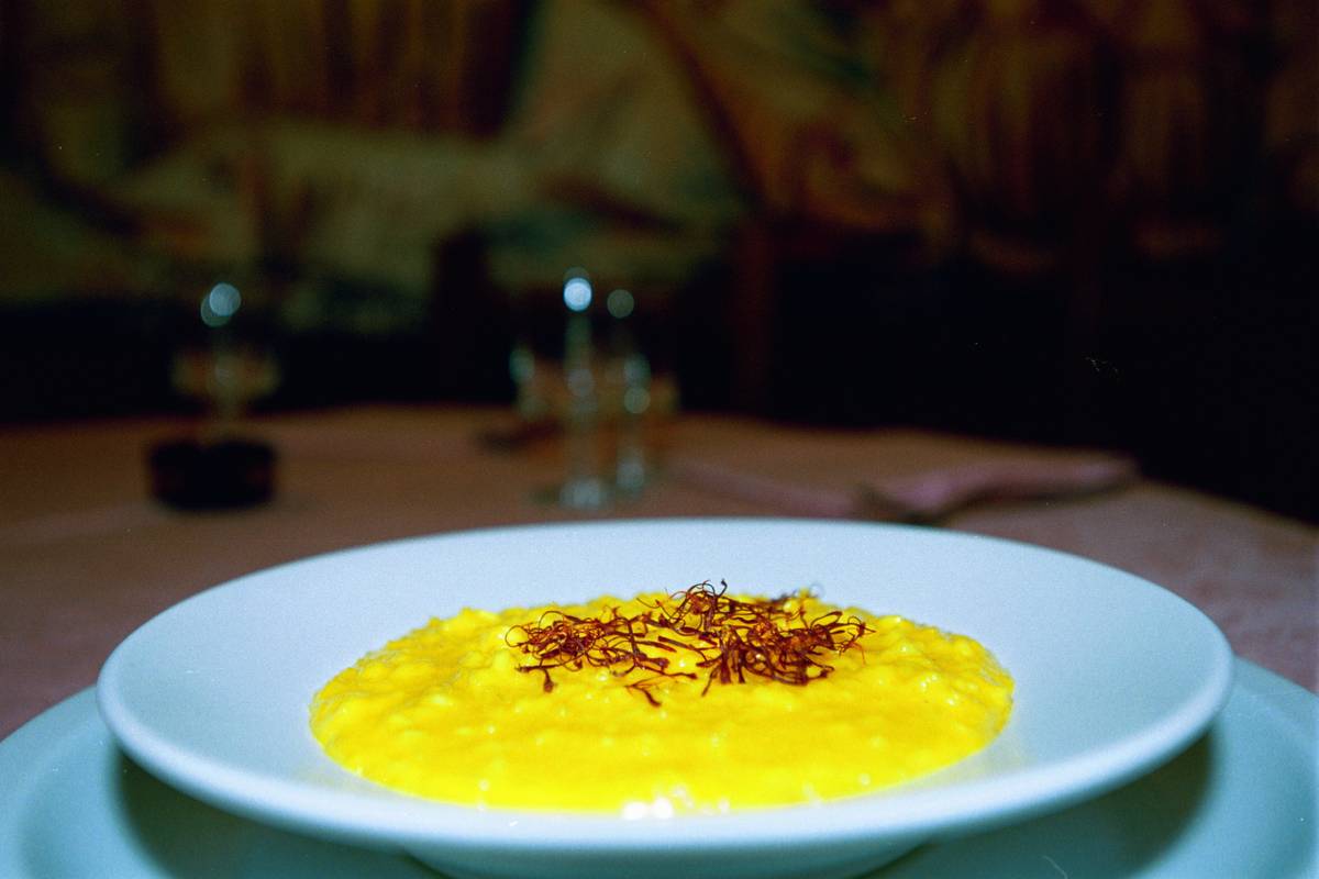 Risotto alla milanese con pistilli di zafferano