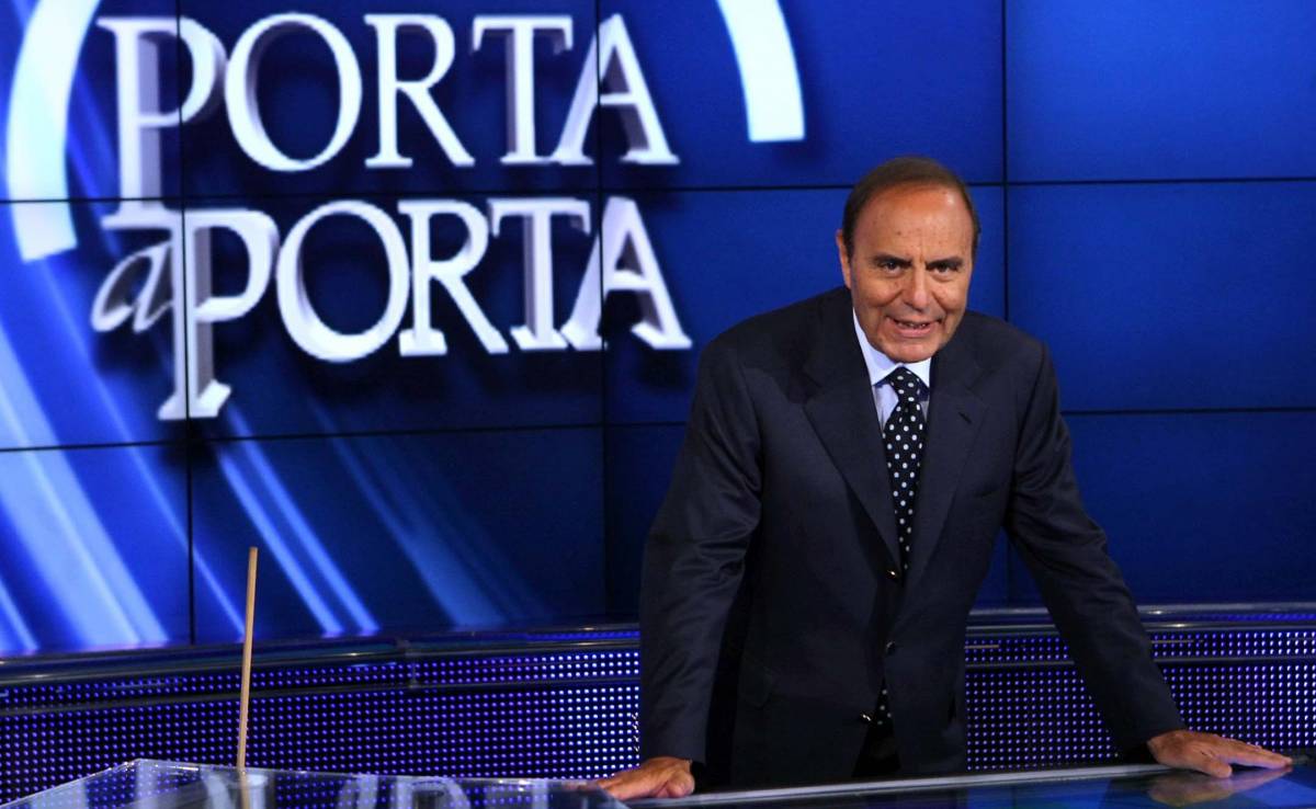 Vespa punge la Boldrini: "Il meglio del fascismo? Il Mussolini urbanista"