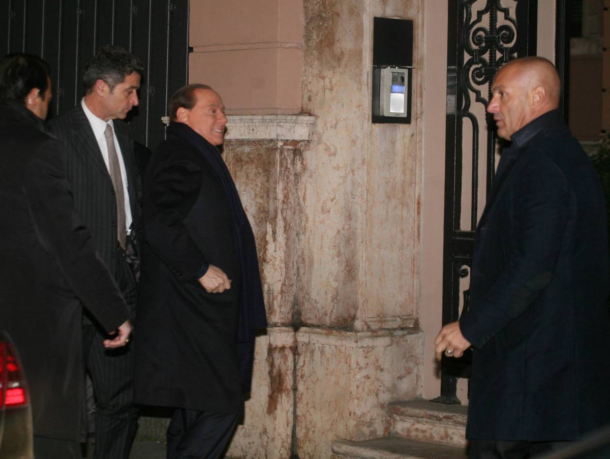 Berlusconi: "Alleanza con la Lega, porte aperte a Renzi. Le dimissioni di Monti? Doverose"