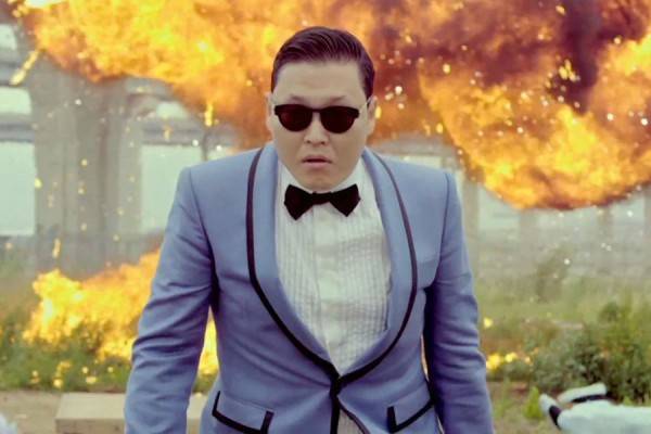 Psy, il rapper ballerino imbarazza Obama