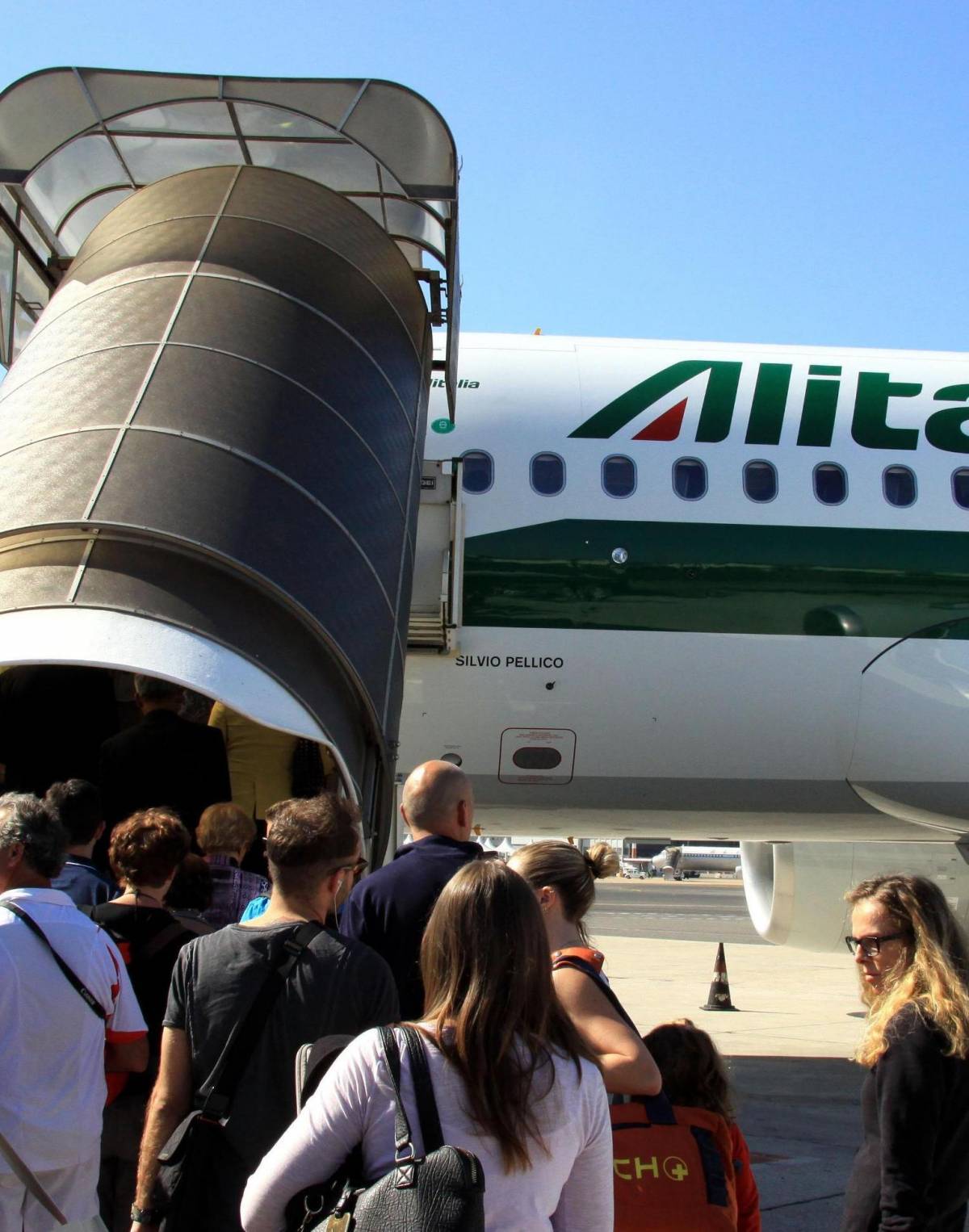 Alitalia, scongiurati 700 esuberi Costi tagliati con più flessibilità