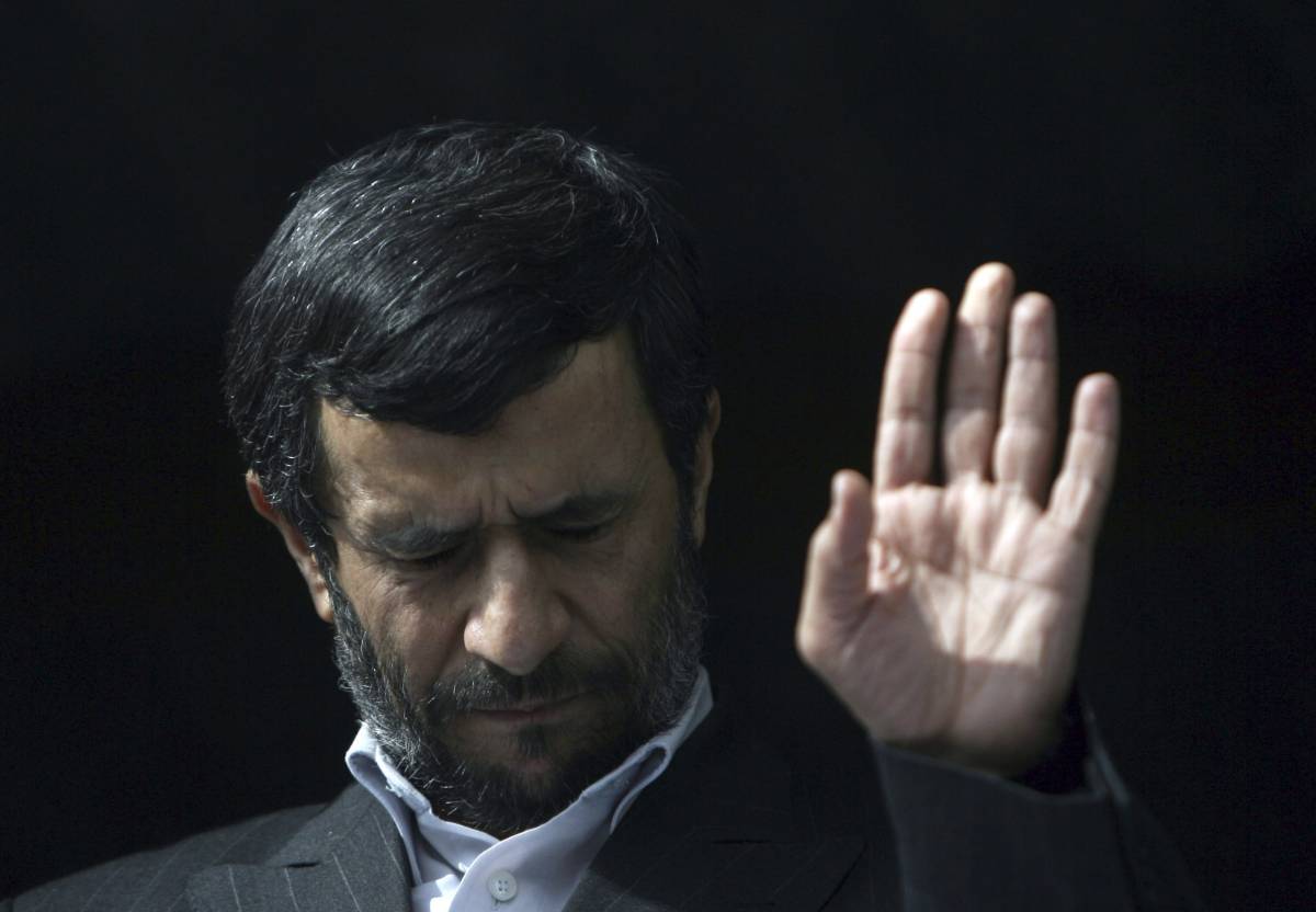 Mahmoud Ahmadinejad è in corsa per le presidenziali in Iran