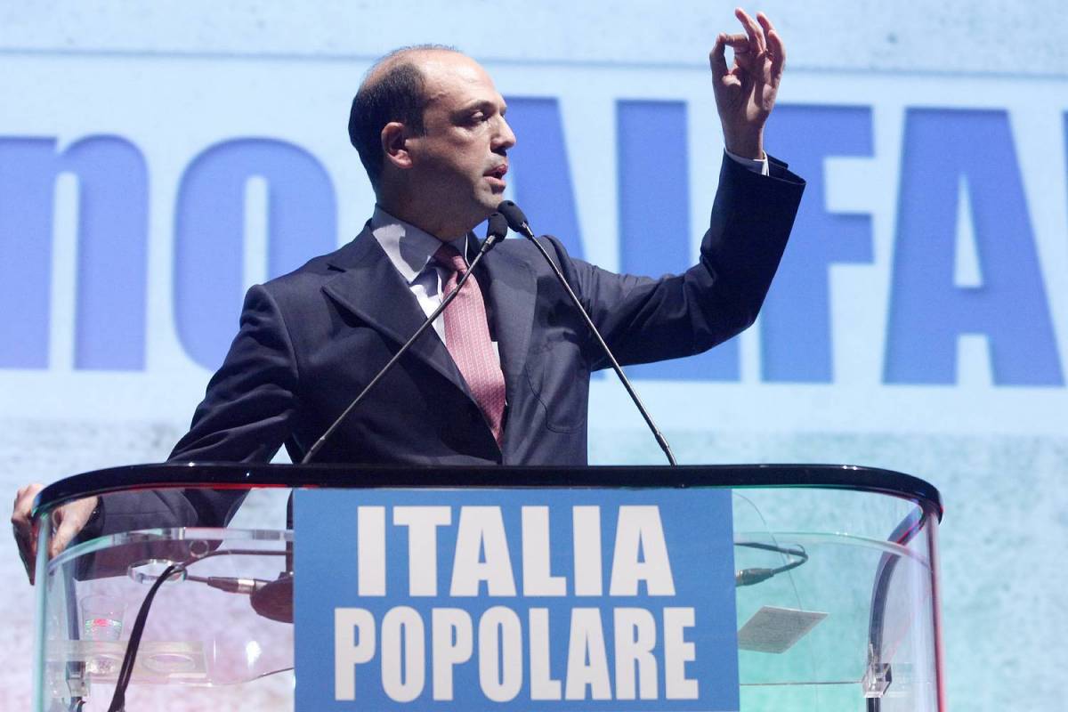 Angelino Alfano alla riunione della nuova corrente "Italia Popolare"