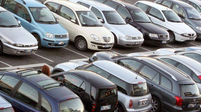 Il 53% degli italiani non comprerà un'auto nei prossimi 3 anni