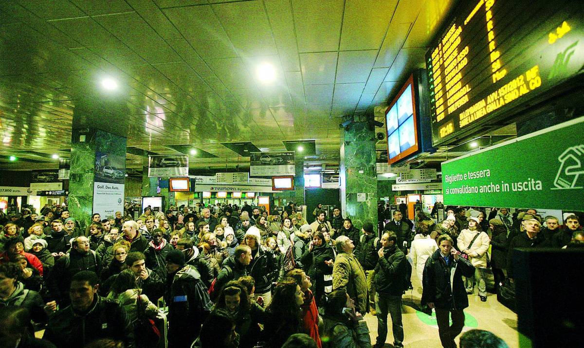 La crisi riempie i treni locali, pendolari a quota 670mila «Ripagati con costi e disagi»