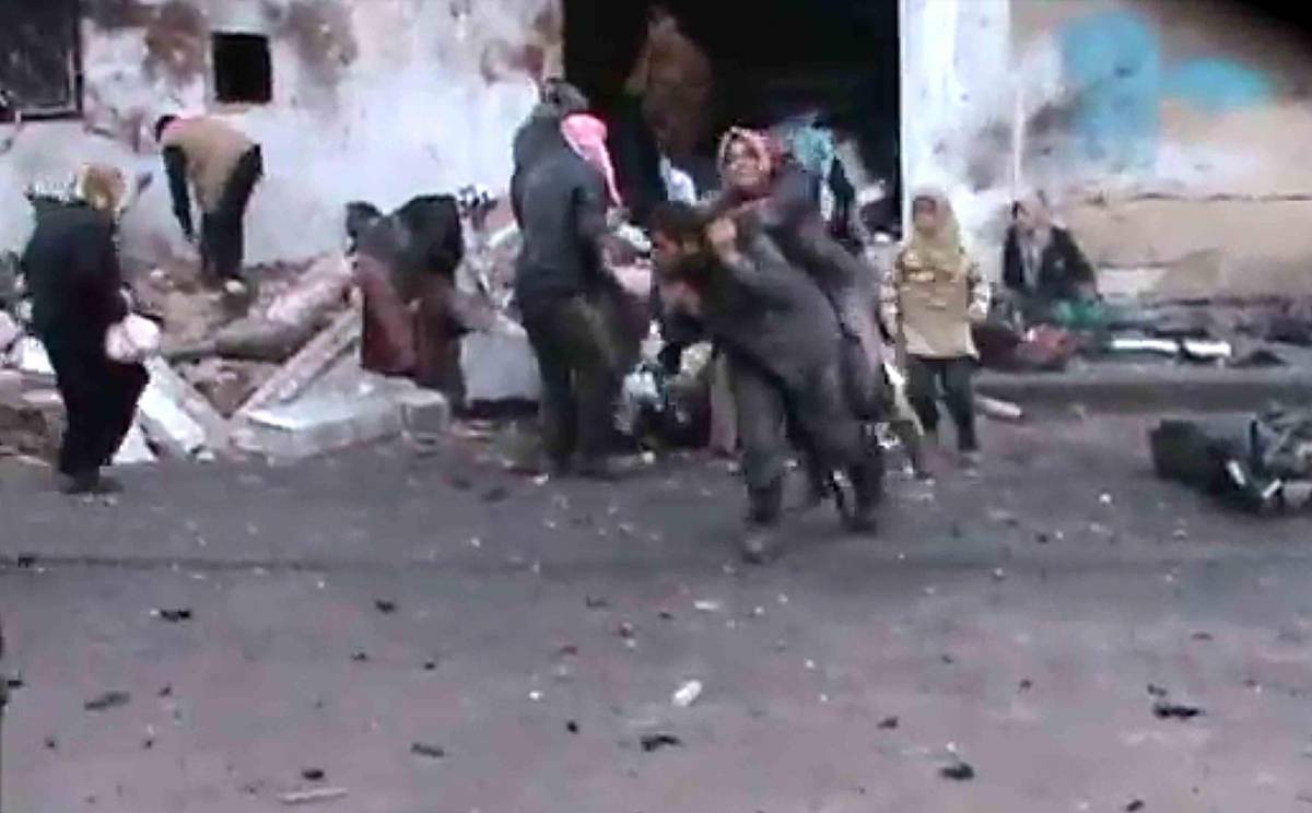Siria, bombe su un panificio: 90 morti