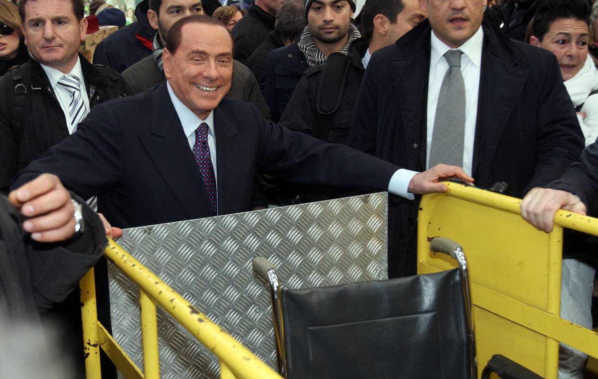 Berlusconi: "Contro di noi una congiura, se vinco una commissione d'inchiesta sul governo Monti"