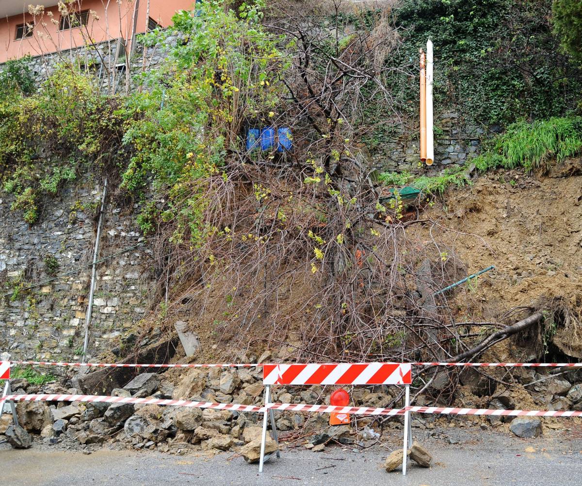 Crolla muraglione e travolge cinque autoPaura a Sturla