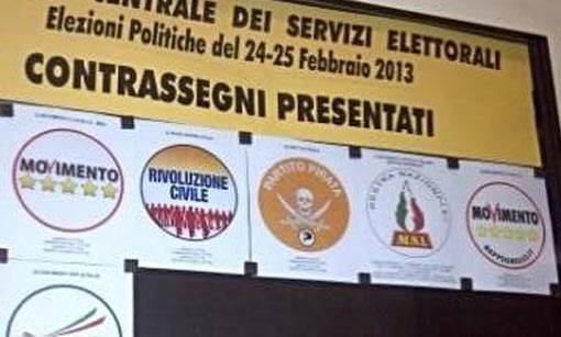 Tra i contrassegni presentati due Movimento 5 Stelle. A sinistra un falso, a destra quello di Beppe Grillo