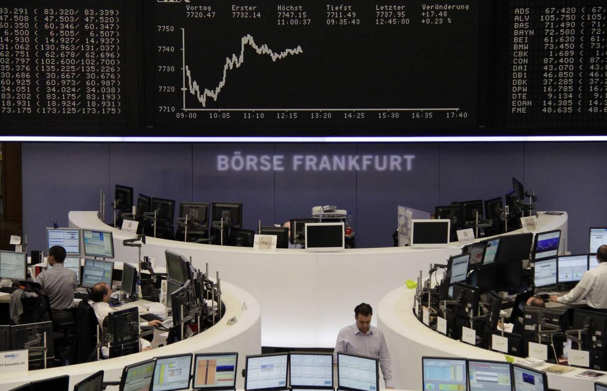 Crollano i tassi dei Btp, spread sotto 250