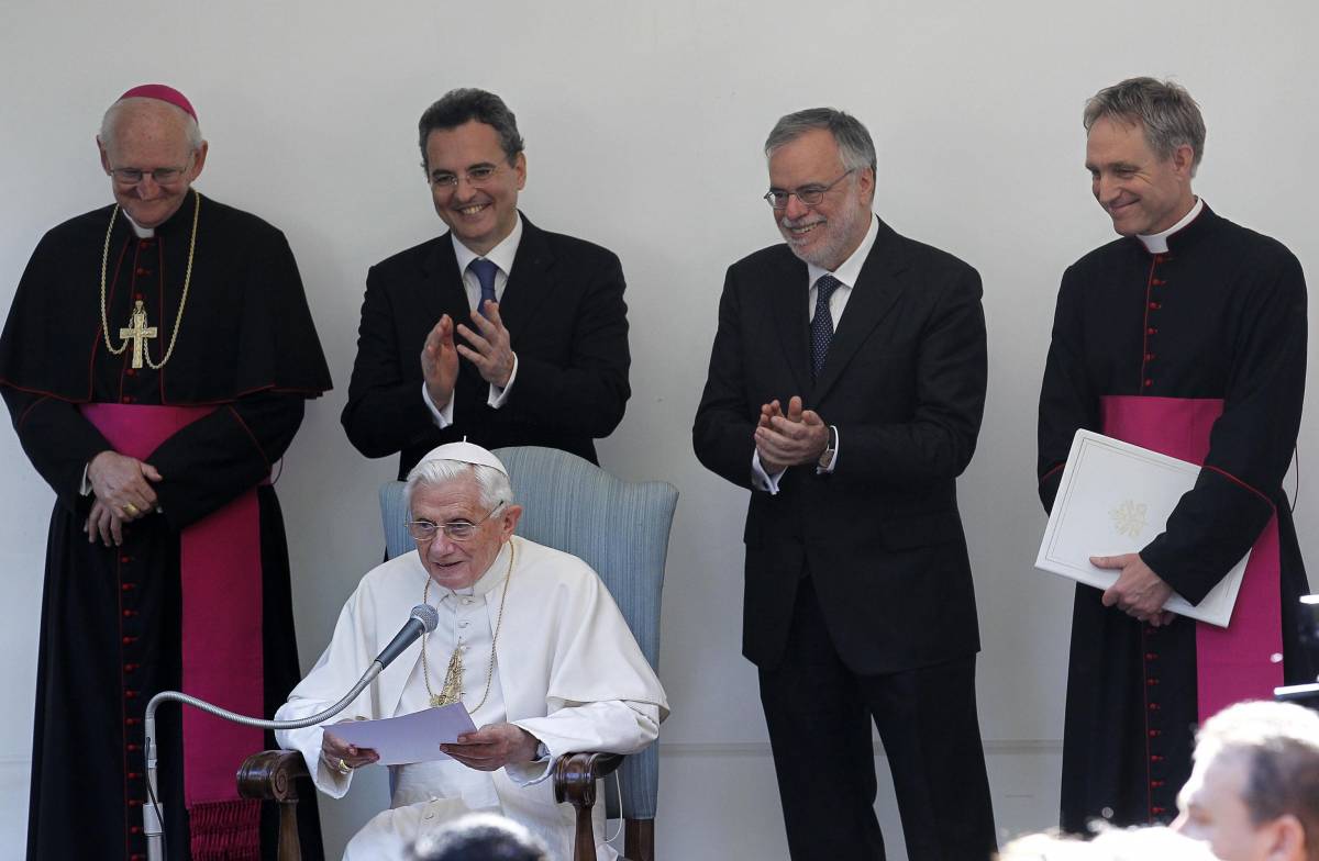 Papa Benedetto XVI con Marco Impagliazzo, presidente della Comunità Sant'Egidio, e il ministro Andrea Riccardi