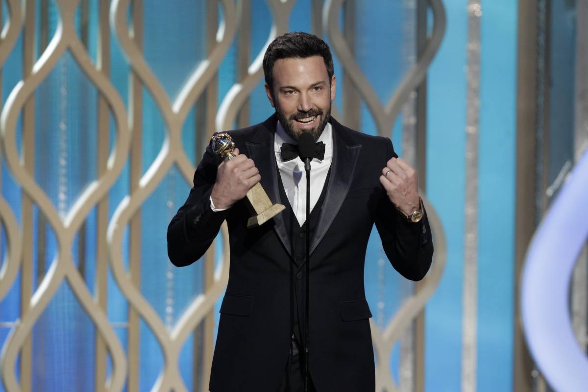 Ben Afflek ritira il Golden Globe per "Argo"