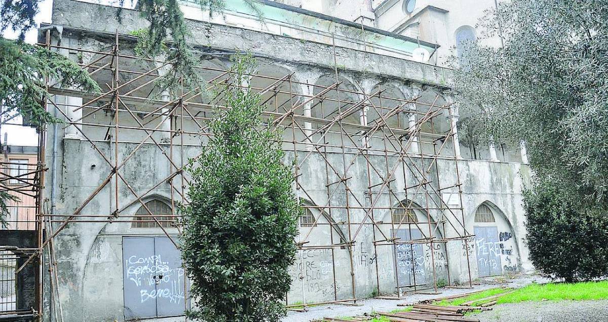 Certosa, il chiostro del 1300 che sta andando in rovina