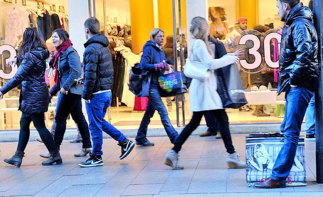 Sorpresa nella borsa dei saldi I milanesi hanno speso di più