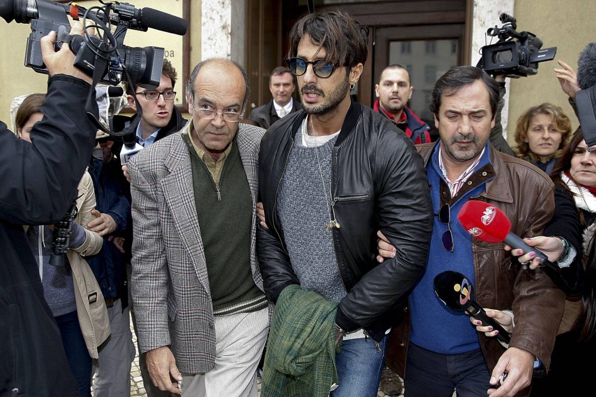 Fabrizio Corona atterra a Malpensa. Andrà in carcere a Busto