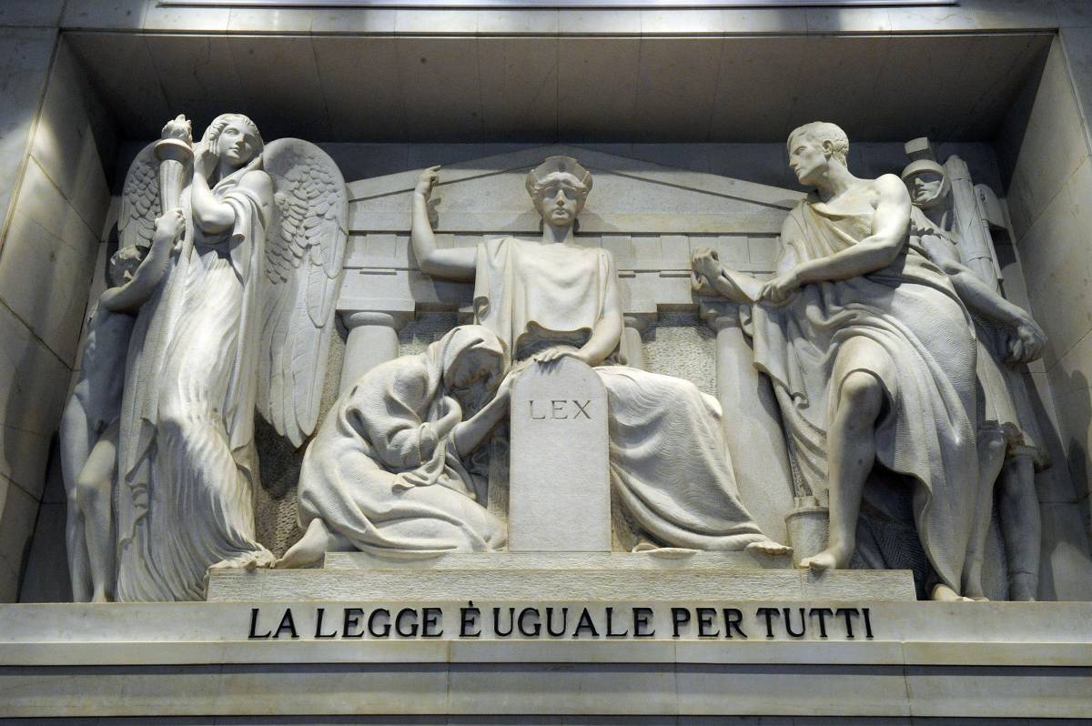 Iscrizione ''La legge e' uguale per tutti '' al tribunale di Milano