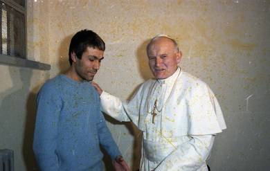 Ali Agcà: "Khomeyni mi ordinò di uccire papa Giovanni Paolo II"