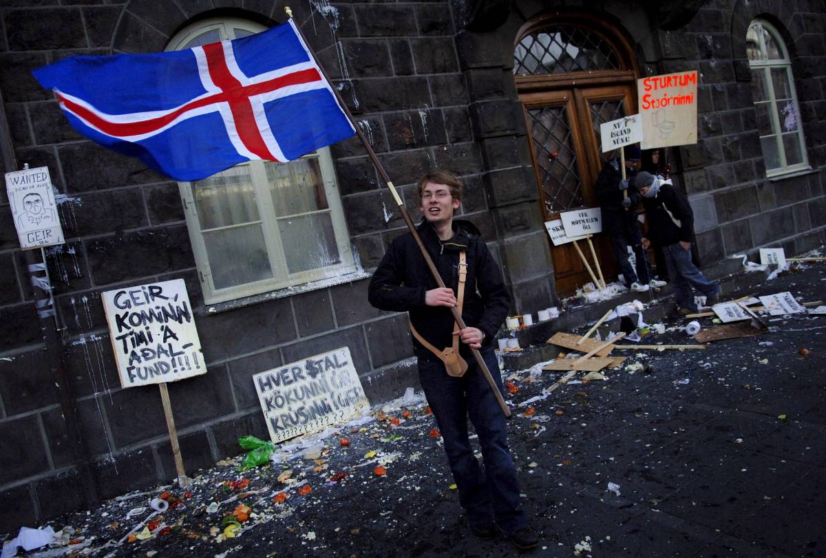 Manifestazione per la crisi finanziaria a Reykjavik