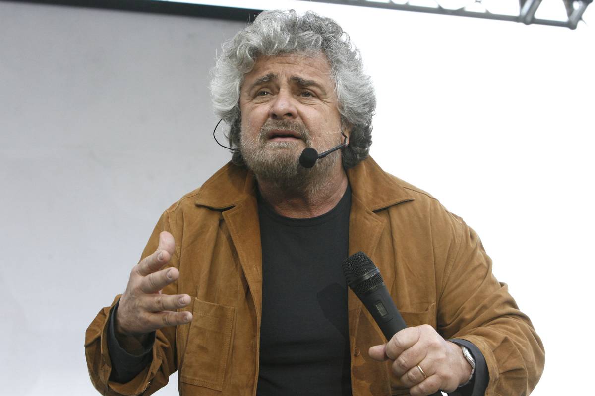Grillo contestato a Parma, la protesta delle famiglie: "Con Pizzarotti è stangata"