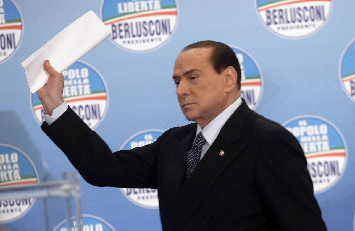 Silvio Berlusconi durante la conferenza stampa alla Fiera di Milano