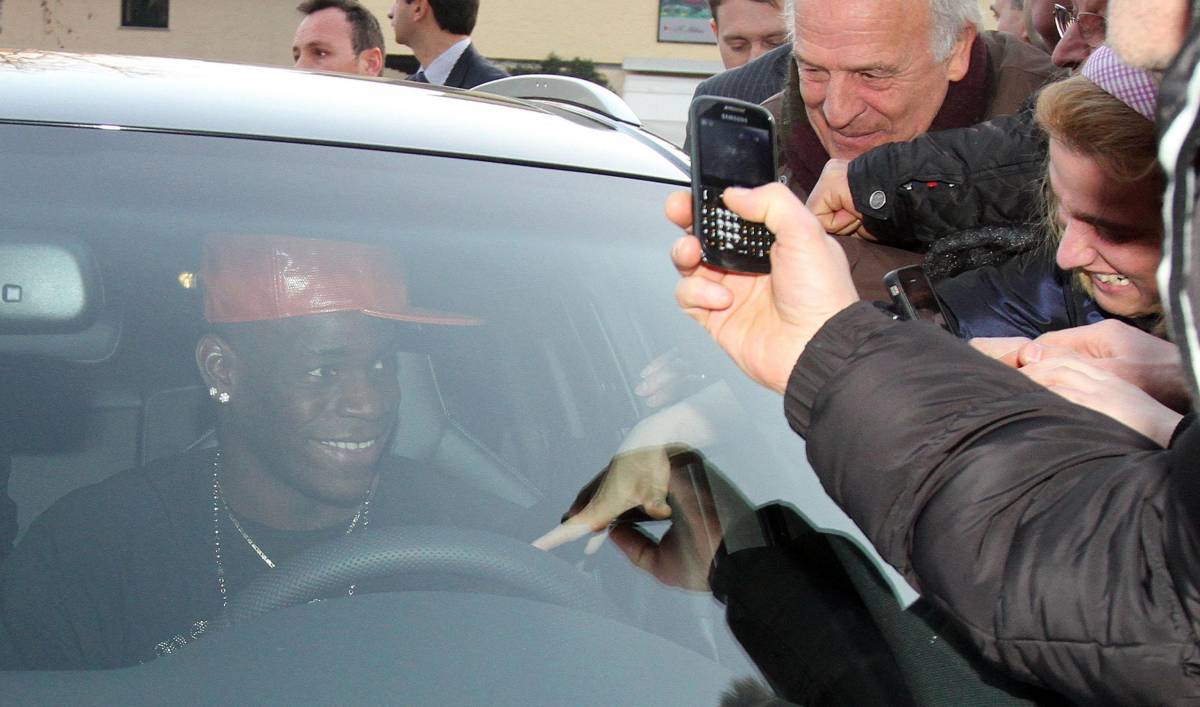 Basta una multa a Linate a scatenare il "Balo is back"