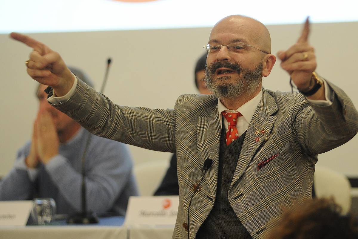 Oscar Giannino alla conferenza del partito "Fare per fermare il declino"