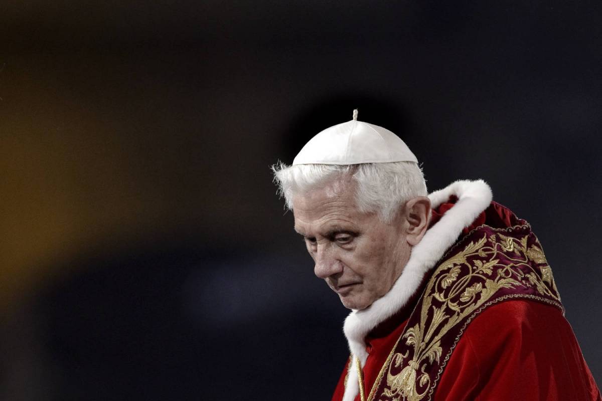 Benedetto XVI: "Momento difficile per la Chiesa. San Pietro interceda"