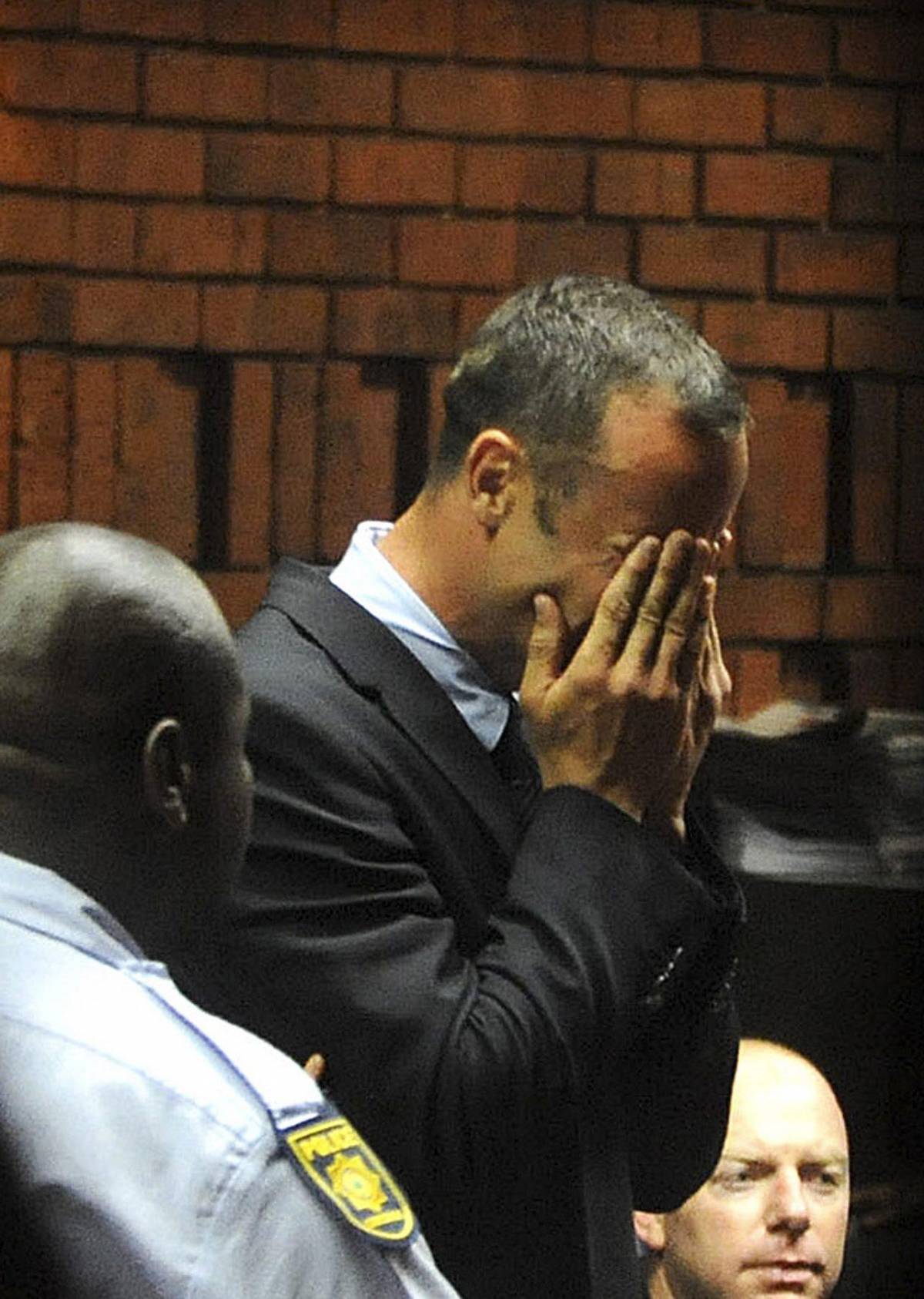 Pistorius piange, la polizia lo inchioda