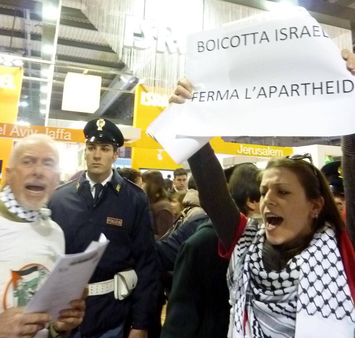In Fiera protesta contro Israele Arriva la polizia