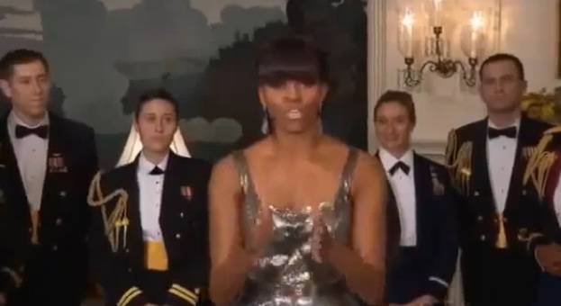 Michelle Obama contestata da un'attivista gay