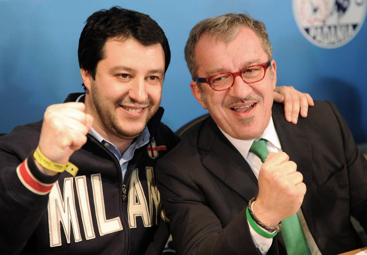 Il neo governatore della Lombardia Roberto Maroni e Matteo Salvini