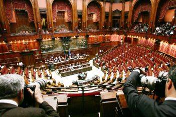 Napolitano frena: "Impossibile anticipare la seduta delle Camere"