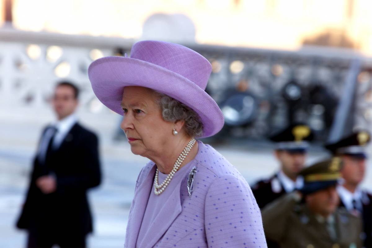 La regina difende le Falkland e fa retromarcia sugli immigrati 