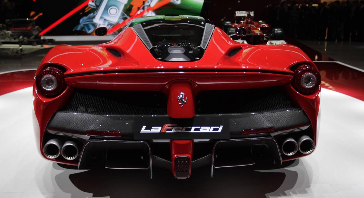 «LaFerrari» e Lamborghini onore alla Grand'Italia SOLO PER POCHI Dallo stabilimento di Maranello usciranno 499 esemplari