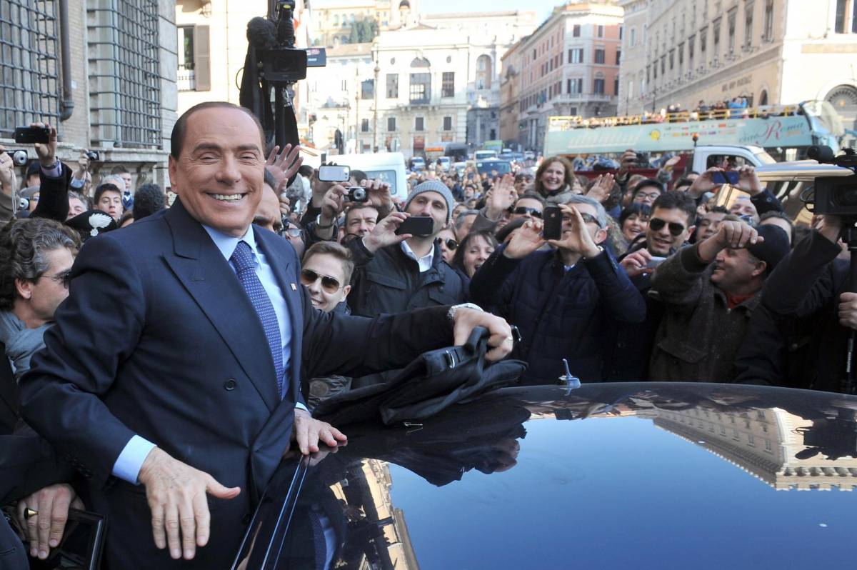 Costretto in ospedale Berlusconi lavora sul brand Forza Italia