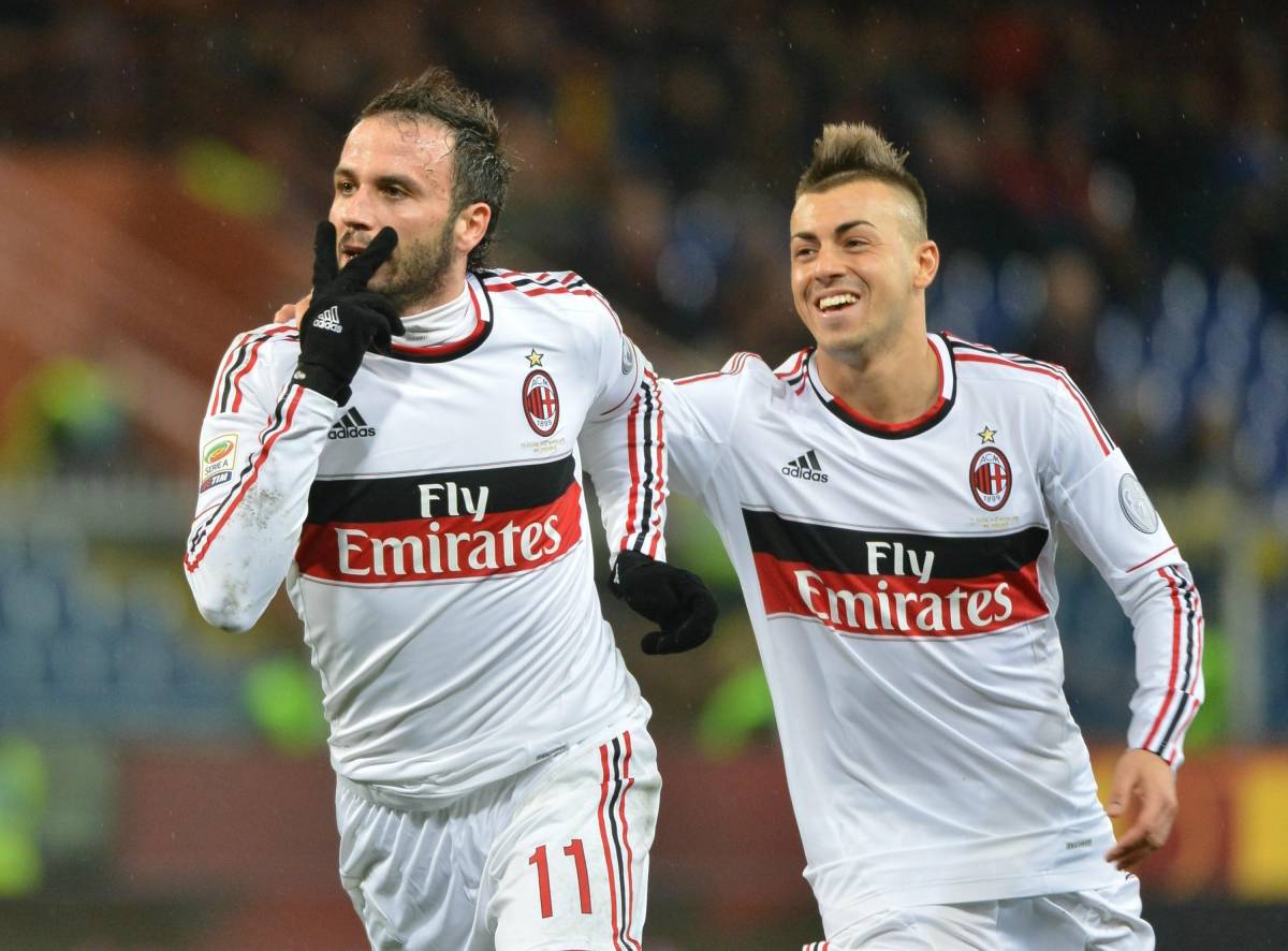 Giampaolo Pazzini festeggia il gol con Stephan El Shaarawy