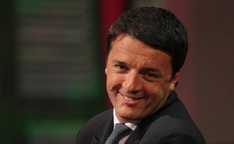 I nemici ora sono amici: i big sul carro di Renzi