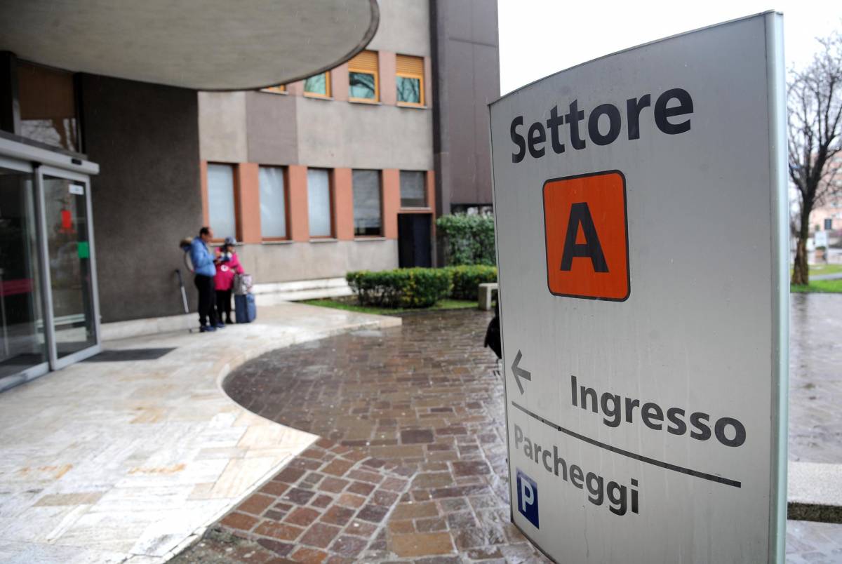 L'ospedale San Raffaele dove è ricoverato Berlusconi per l'uveite bilaterale