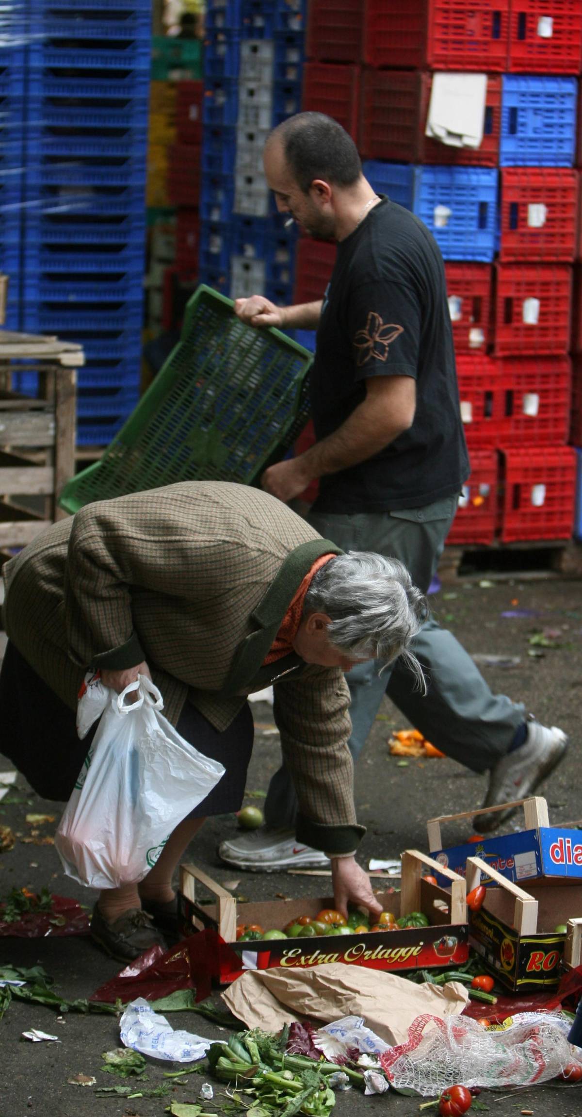 Italiani sempre più poveri E ai politici un 2 in pagella