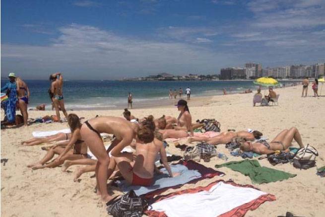 Scandalo al sole di Rio: atlete danesi in topless